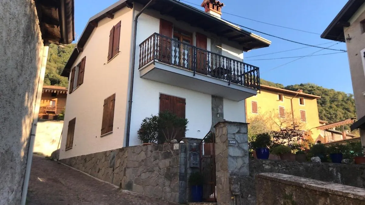 Casa Castanea - Garda Hideaway Villa Piano